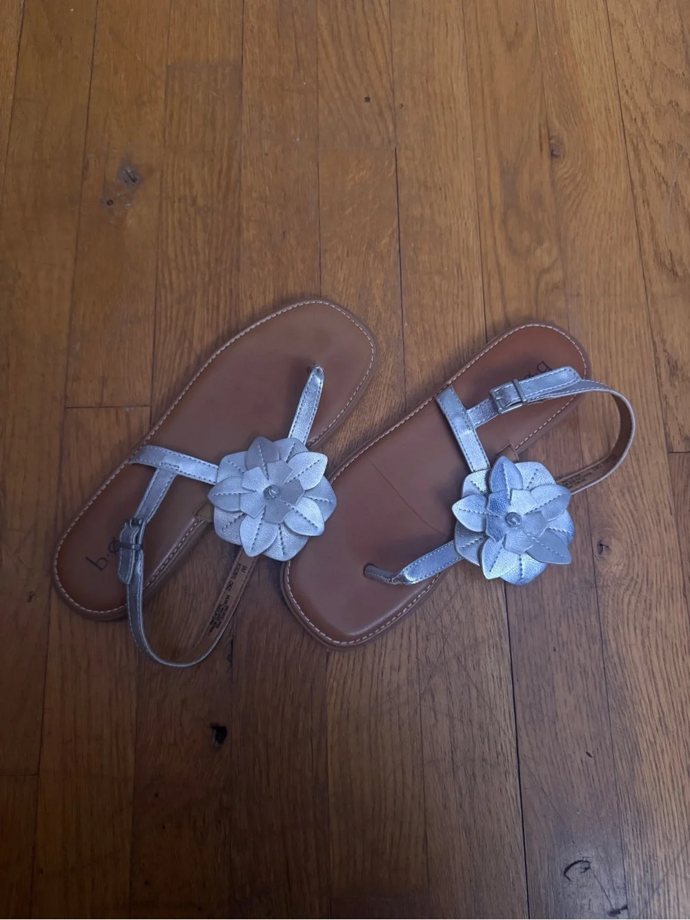 B.O.C. Silver boho metallic leather floral strappy sandals 8M